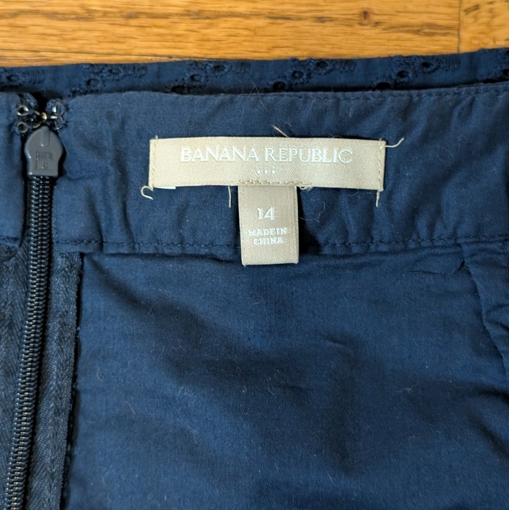 Banana Republic Women's Pencil Skirt Navy Blue Eyelet Lined 100% Cotton Size 14 - Picture 2 of 10